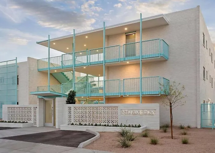 Prime Dtph Location W Pool Apartment