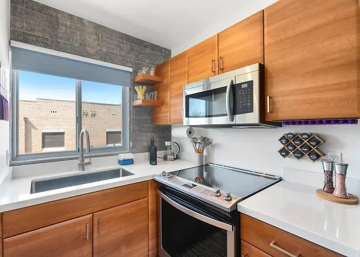 Prime Dtph Location W Pool * Phoenix