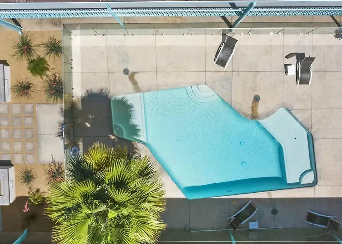 Apartment Prime Dtph Location W Pool *